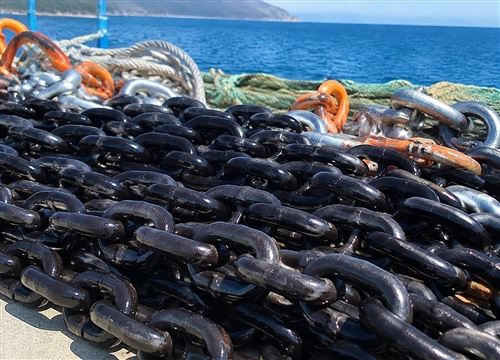 Las cadenas de pesca de alta-resistencia ofrecen un rendimiento fiable para l...